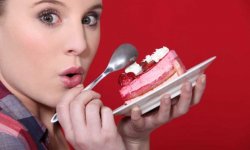 Почему на диете важно изредка есть любимые сладости