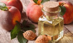 В чем полезность персикового масла для косметологических процедур, и почему это наиболее бюджетный вариант