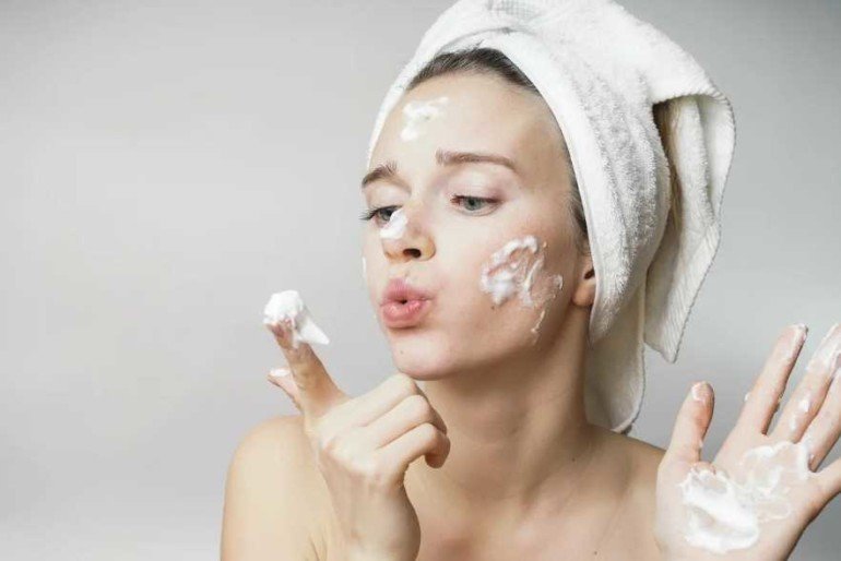 Как сделать подсушивающую маску для проблемной кожи с пеной для бритья