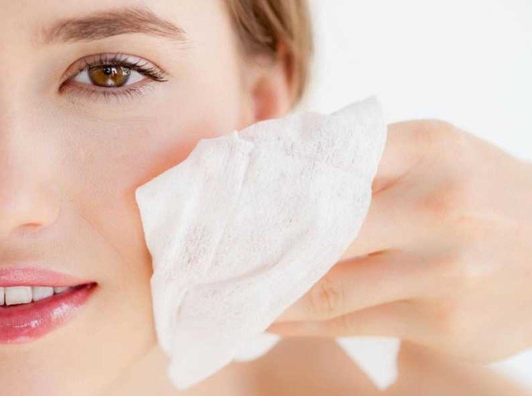 Как приготовить средство для деликатного очищения кожи в домашних условиях