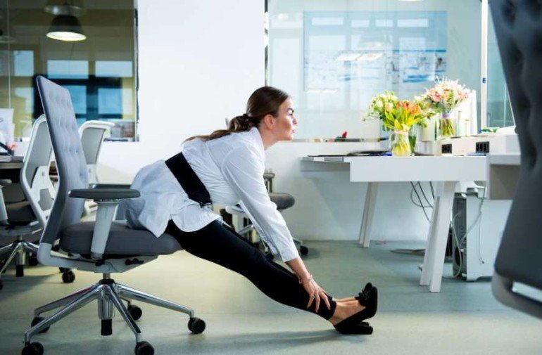 5 фитнес упражнений, которые доступны даже в офисе