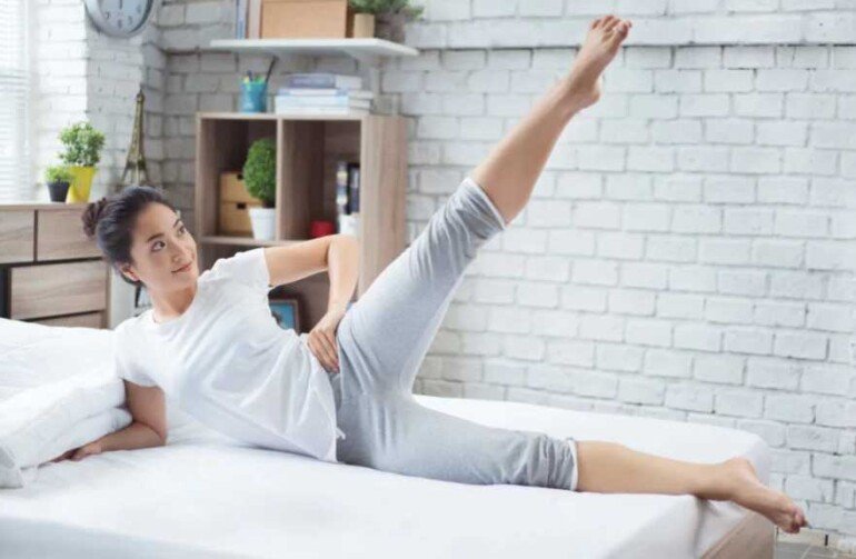 Похудение для ленивых: какие упражнения можно делать, не вставая с кровати