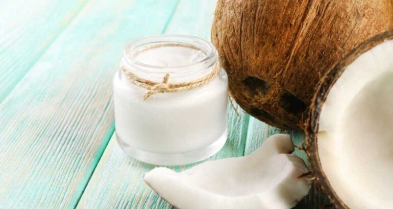 Делаем натуральный скраб для губ на основе кокосового масла