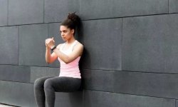 Комплекс упражнений у стены: как худеть с большим избытком веса
