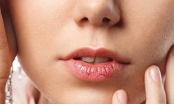 Как быстро вылечить и восстановить обветренные губы в домашних условиях