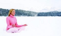 Как йога помогает сохранить форму в зимние холода