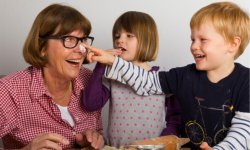 Почему бабушки плохо влияют на воспитание внуков?