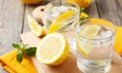 5 преимуществ стакана воды натощак во время диеты