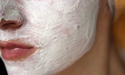 Как уберечь кожу от ранних морщинок с помощью легкой маски из сметаны