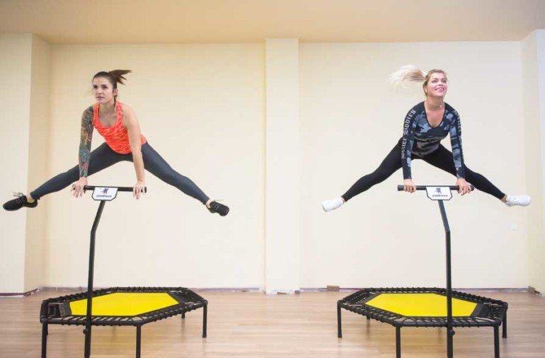 Как похудеть с помощью прыжков на батуте: полезно и весело