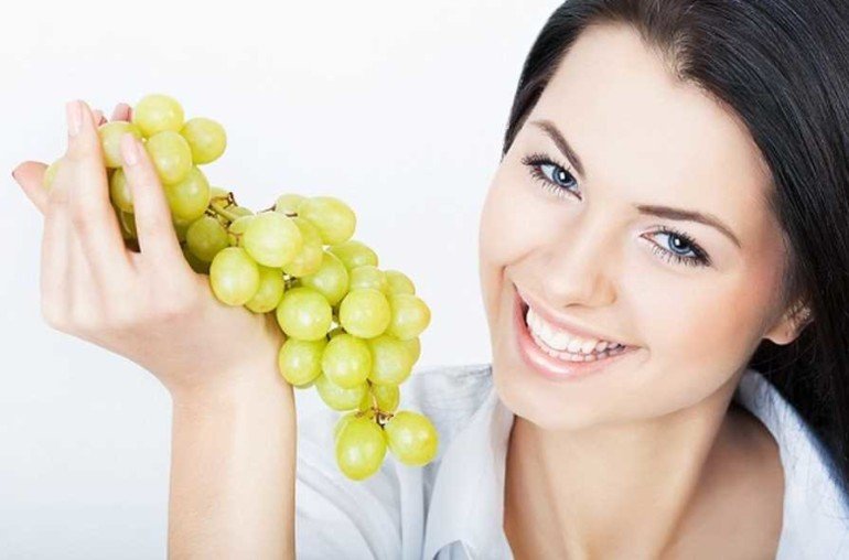 Как приготовить успокаивающую маску из белого винограда?