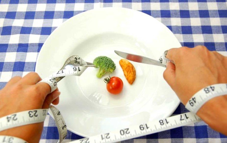 Почему нельзя долго сидеть на диете с дефицитом калорий