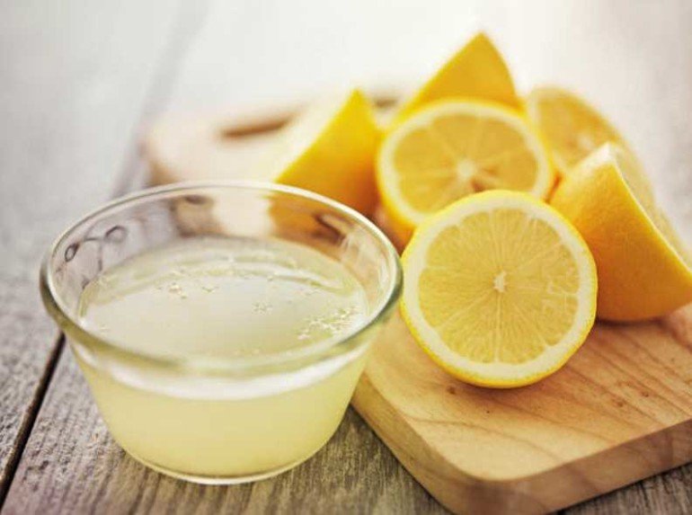Тонизирующая маска для жирной кожи из яичного белка и лимонного сока