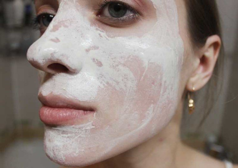 Как приготовить маску для бережного очищения из белой глины