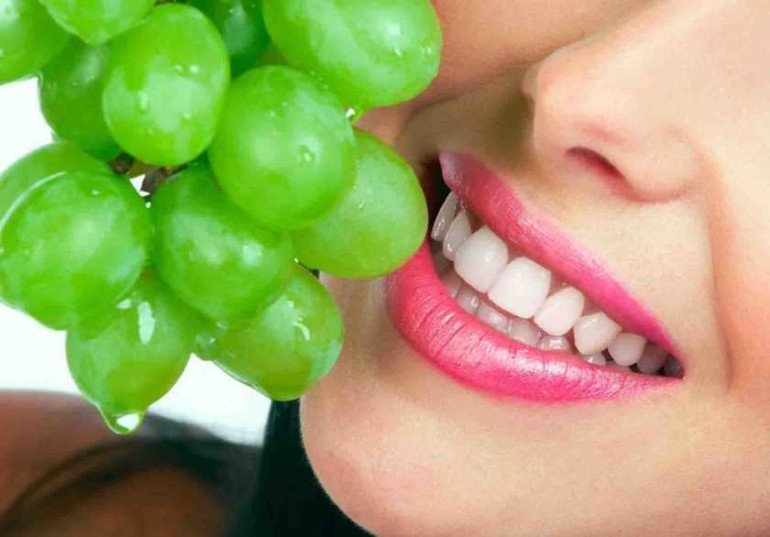 Как приготовить успокаивающую маску из белого винограда?