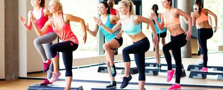 Как качать мышцы и оставаться женственной: 5 советов от фитнес-тренеров