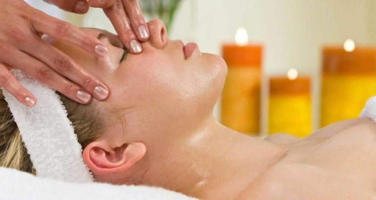 Как делать медовый массаж для омоложения кожи лица
