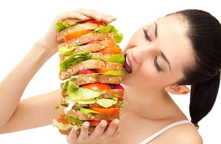 Как регулярное переедание приводит к постоянному чувству голода