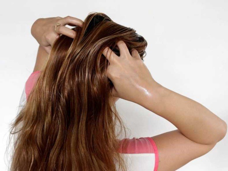 Как делать домашний массаж кожи головы от выпадения волос