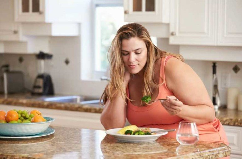 Какие продукты провоцируют лишний вес у женщин за 40