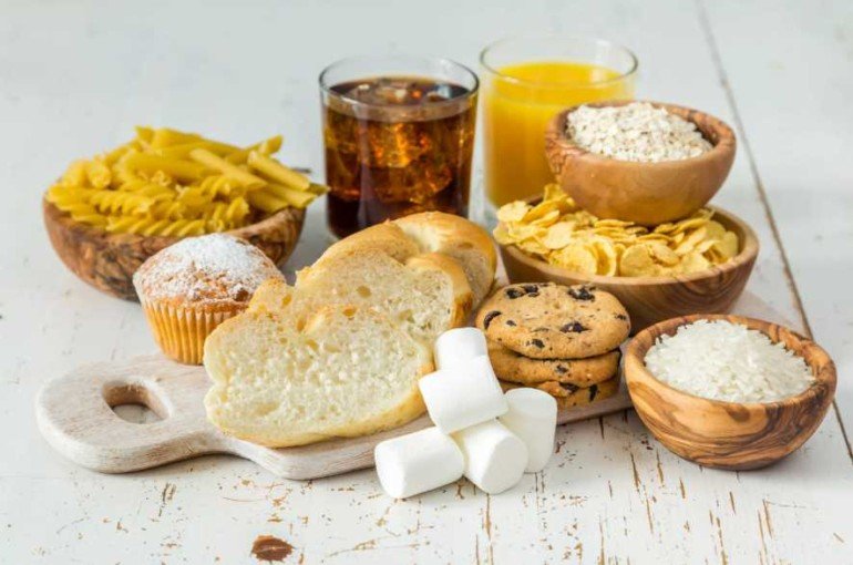 Жир, сахар и быстрые углеводы: почему это главные враги любых диет, но есть их все равно нужно