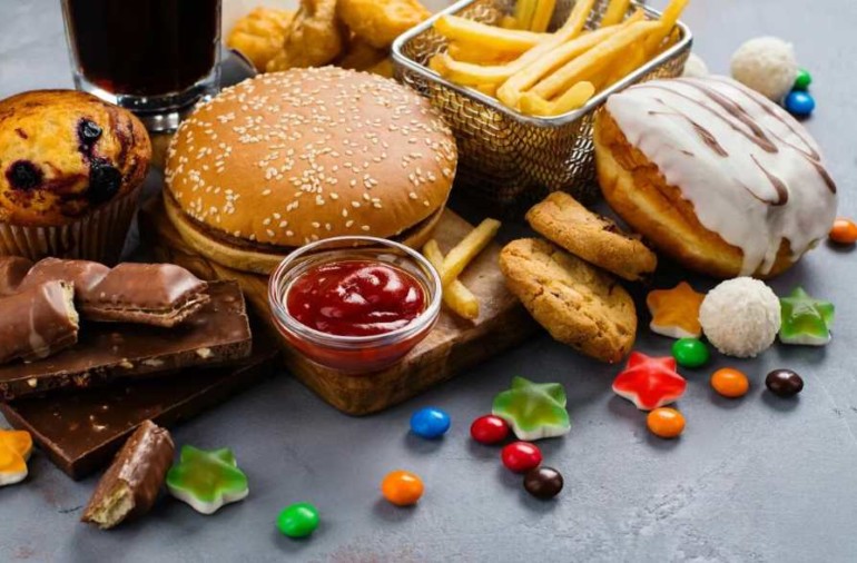 Жир, сахар и быстрые углеводы: почему это главные враги любых диет, но есть их все равно нужно
