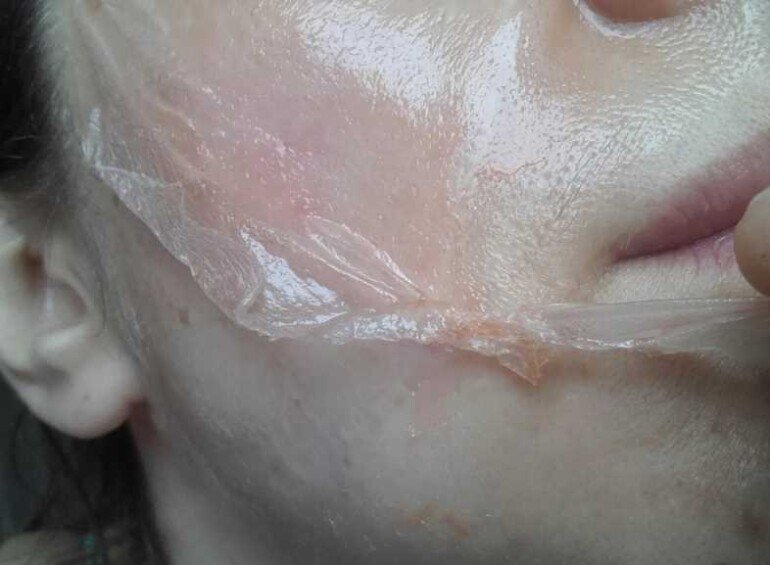 Самодельная маска-пленка для очистки пор кожи лица