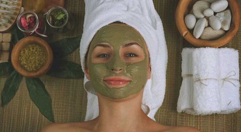 Самая простая, но эффективная домашняя маска: зеленый чай и мята для красоты лица