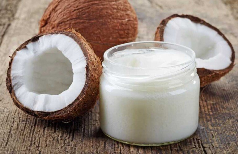 Как приготовить маску из кокосового масла для жирных волос с пересушенными кончиками