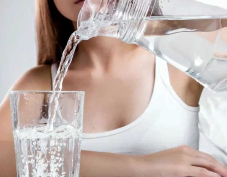 Питьевой режим и похудения: почему вода так нужна?